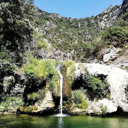 Riviere Et Cascade *